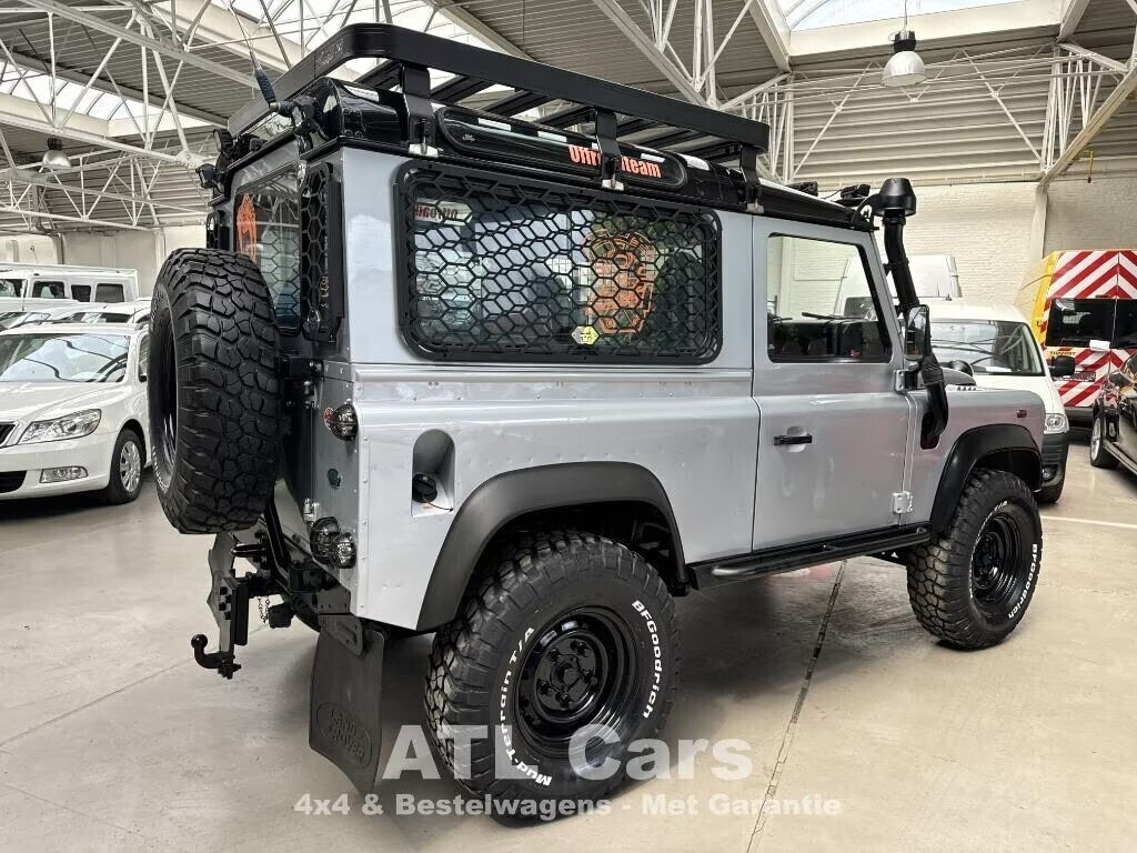 land-rover-defender-90-24-diesel-4x4-35t-trekvermoge-big-9