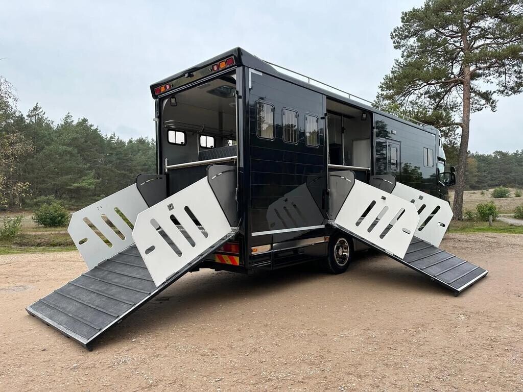 scania-5-paards-paardenvrachtwagen-roelofsen-living-18t-big-2