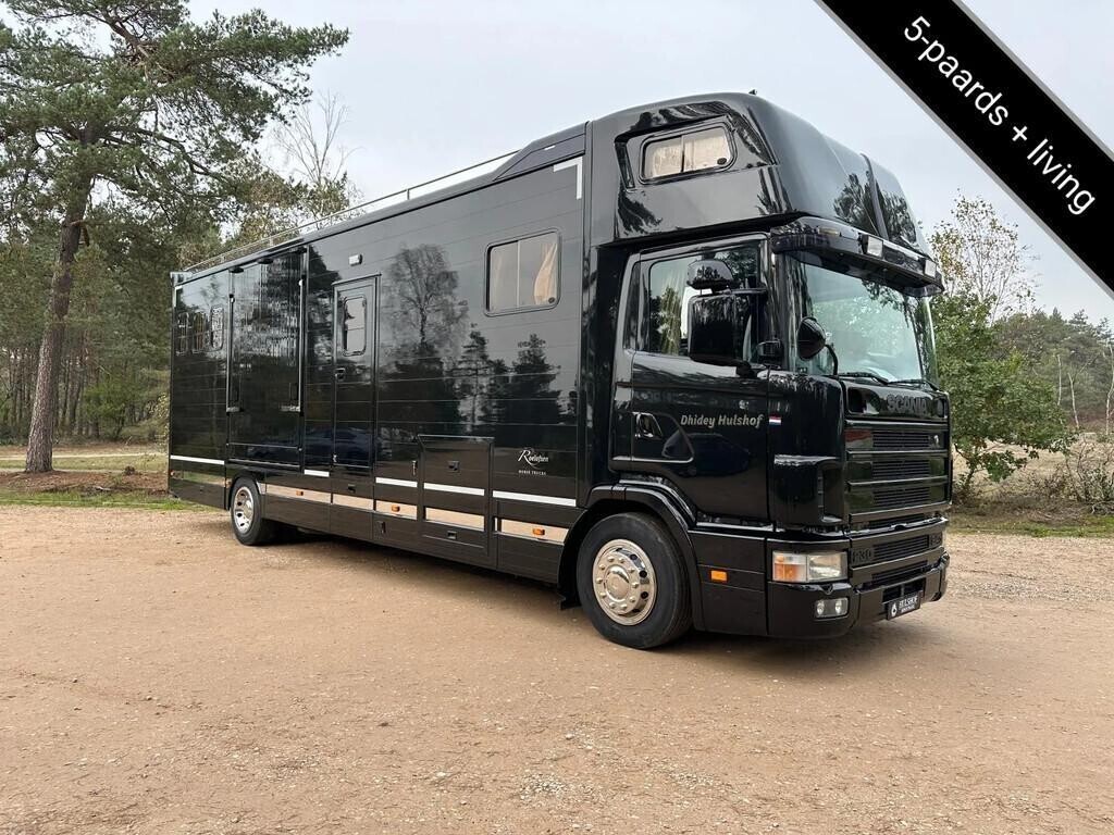 scania-5-paards-paardenvrachtwagen-roelofsen-living-18t-big-0