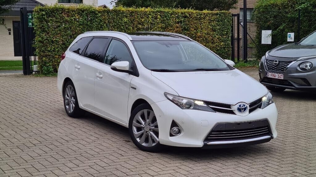 toyota-auris-hybrid-18-benzineelec-annee-2015-153000km-big-0