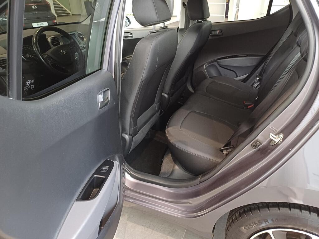 hyundai-i10-10-comfort-5-zits-big-8