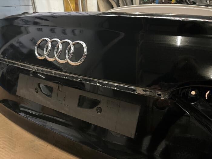 achterklep-van-een-audi-a6-big-1