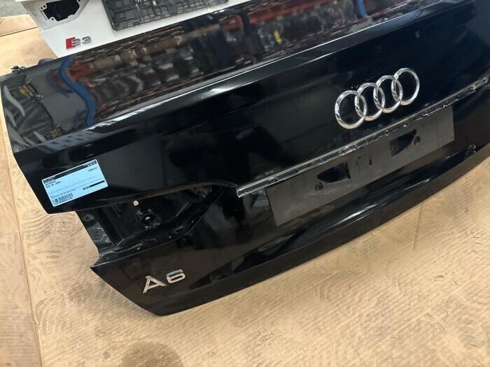 achterklep-van-een-audi-a6-big-3