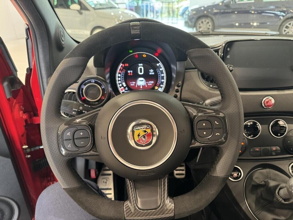 abarth-695-my22-695-big-9