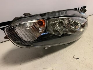 Koplamp links van een Ford Fiesta