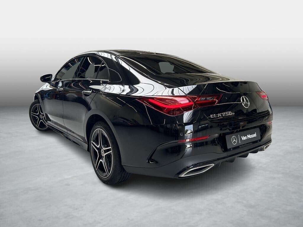 mercedes-benz-cla-klasse-250-e-coupe-amg-line-big-3