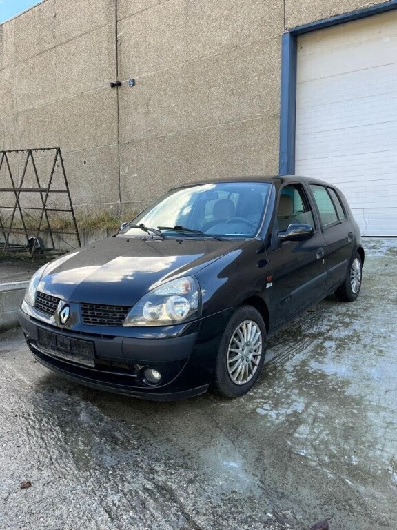 renault-clio-12i-privilege-big-0