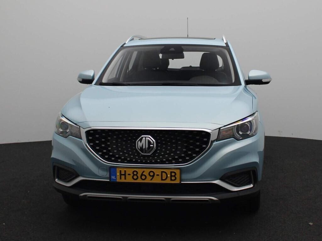 mg-zs-ev-luxury-big-5