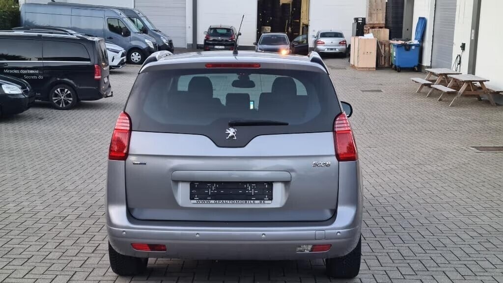 peugeot-5008-allure-automatic-16hdi-88kw-euro-6b-7-places-big-5