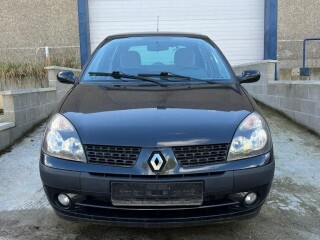 Renault clio 1.2i privilège.