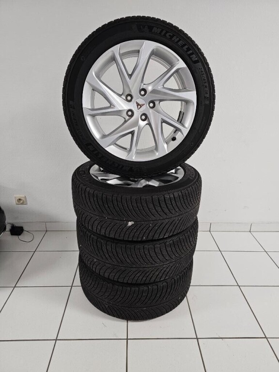 cupra-formentor-winterset-245-45-18-michelin-pilot-sport-5-big-1