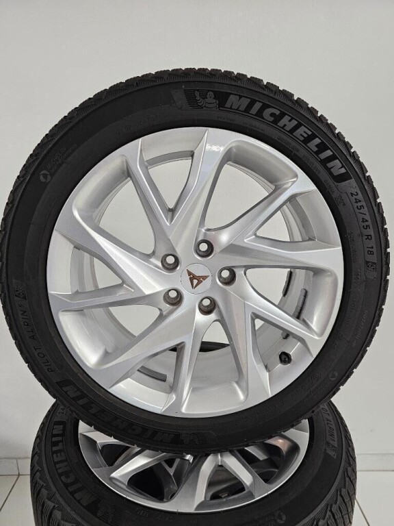 cupra-formentor-winterset-245-45-18-michelin-pilot-sport-5-big-0