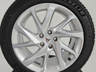 Cupra Formentor winterset 245-45-18 Michelin pilot sport 5