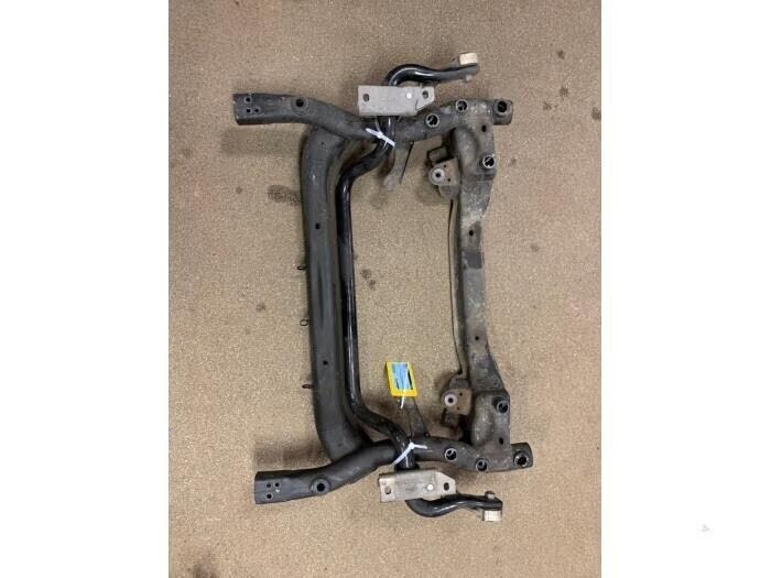 subframe-van-een-mercedes-c-klasse-big-1