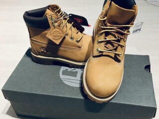 Timberland * Pointure 31 * 65€ * NEUVES * Livraison BXL