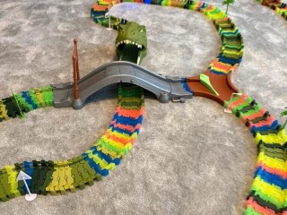 Dino race track (2 autos)