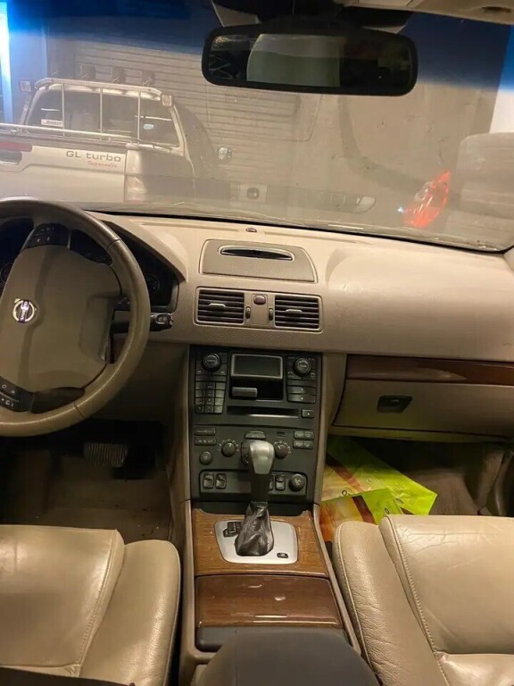 volvo-xc90-30i-7-seaters-automatic-broken-big-4