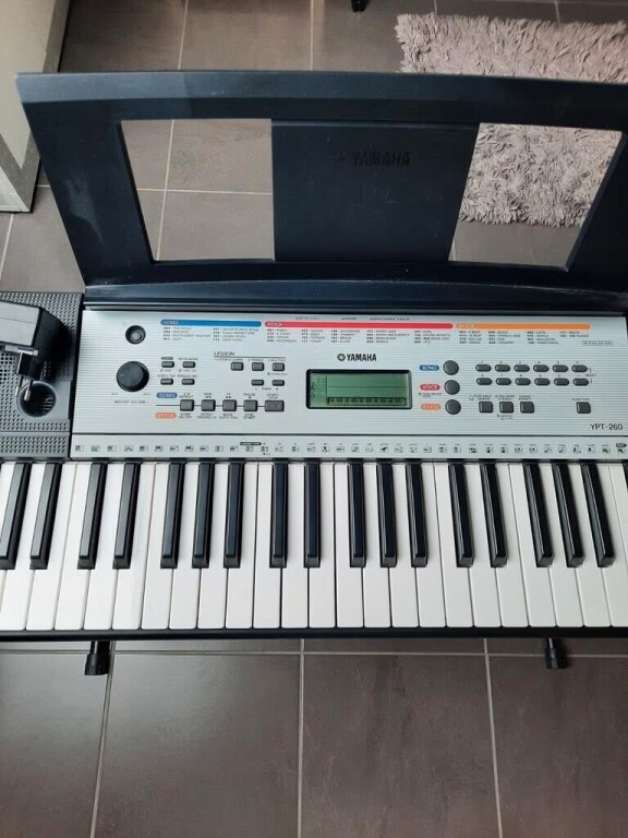 orga-yamaha-avec-clavier-big-1