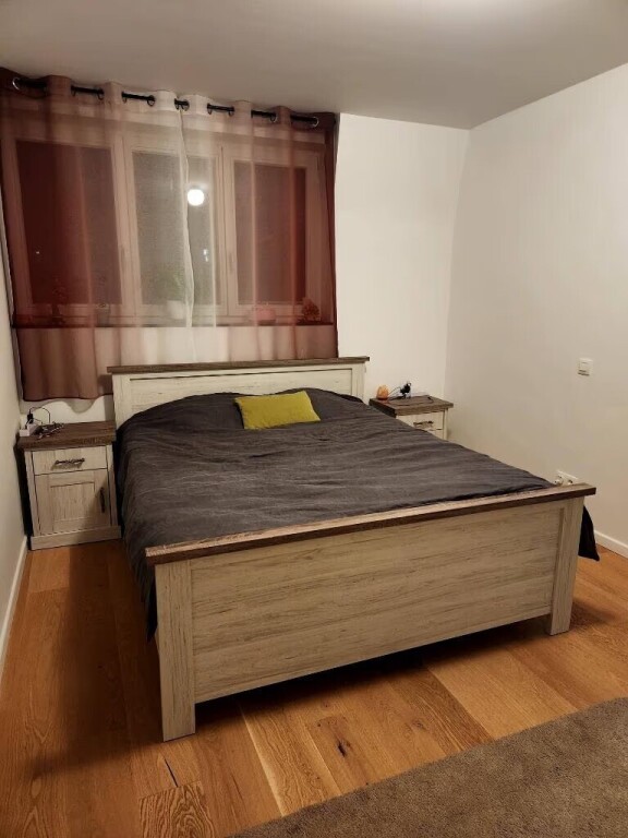 urgent-chambre-a-coucherbedroom-300-euros-sans-armoire-big-1