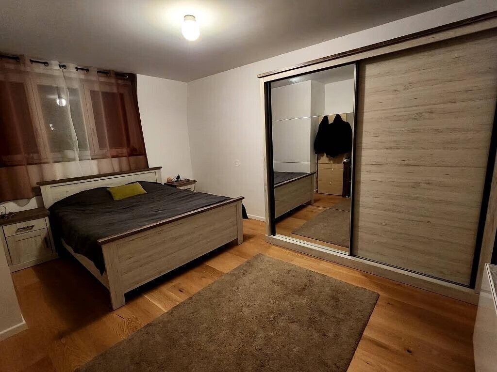 urgent-chambre-a-coucherbedroom-300-euros-sans-armoire-big-0