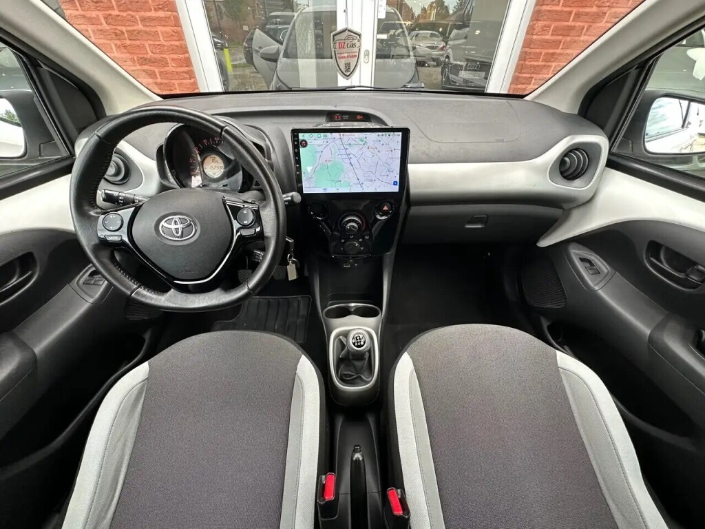 toyota-aygo-10i-69pk-apple-carplay-camera-bluetooth-big-4