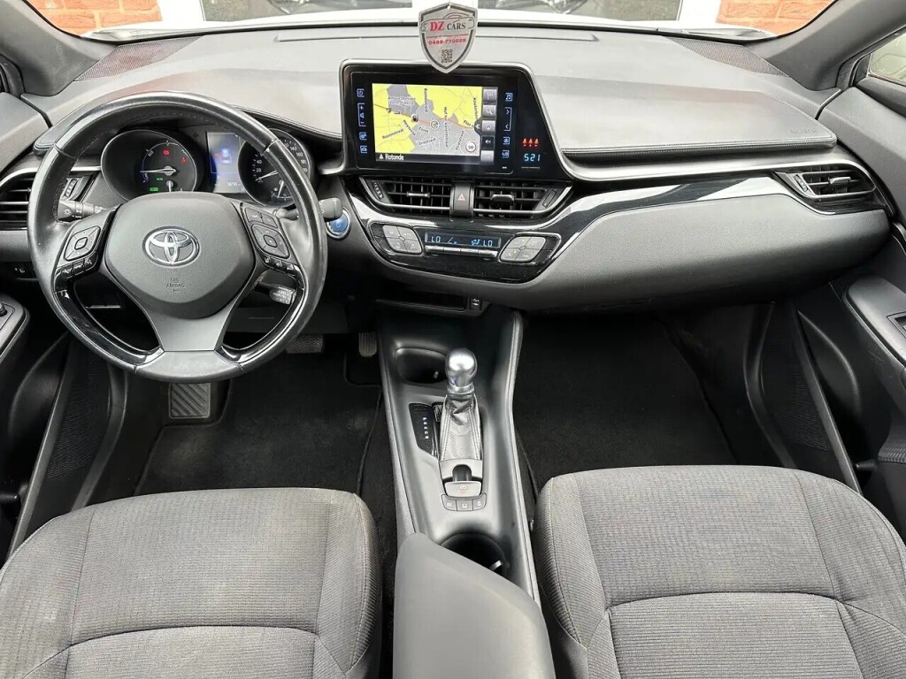 toyota-c-hr-18i-98pk-navi-acc-camera-key-less-led-big-4