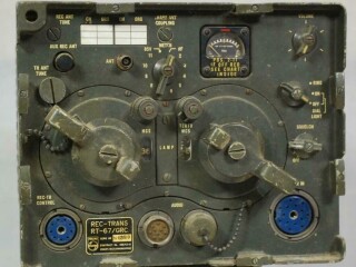 Radio militaire Philips RT67